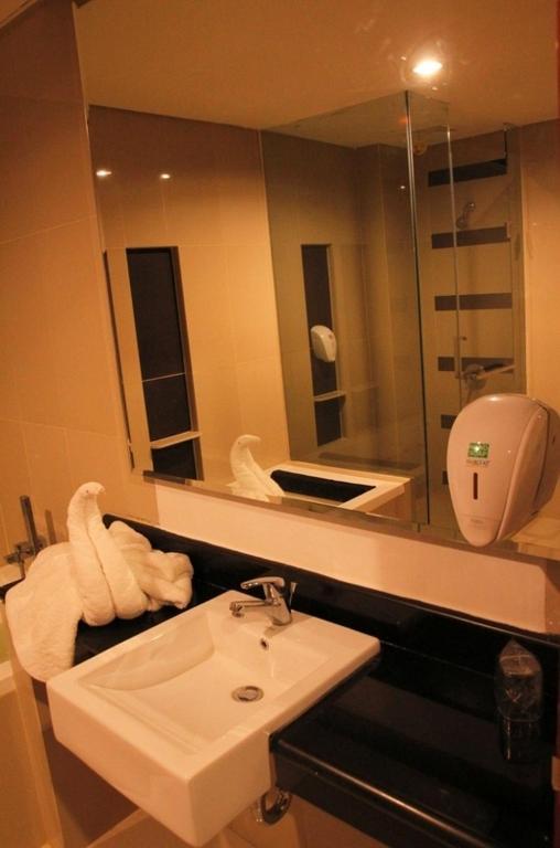 The Newton Hotel Bandung Extérieur photo