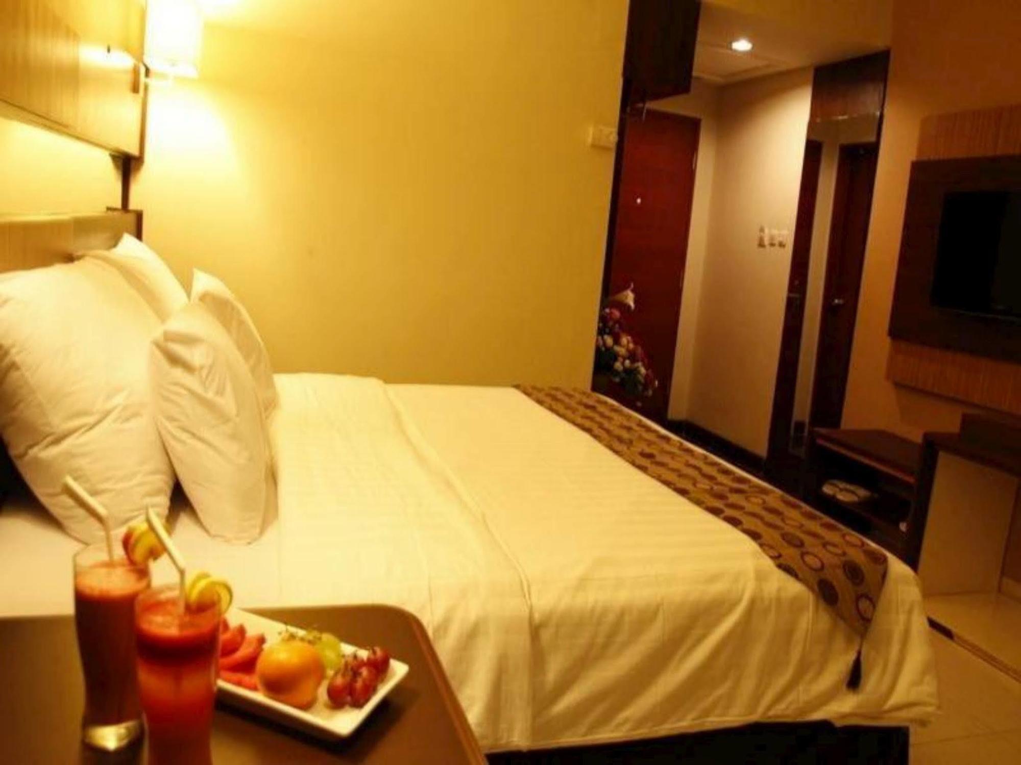 The Newton Hotel Bandung Extérieur photo